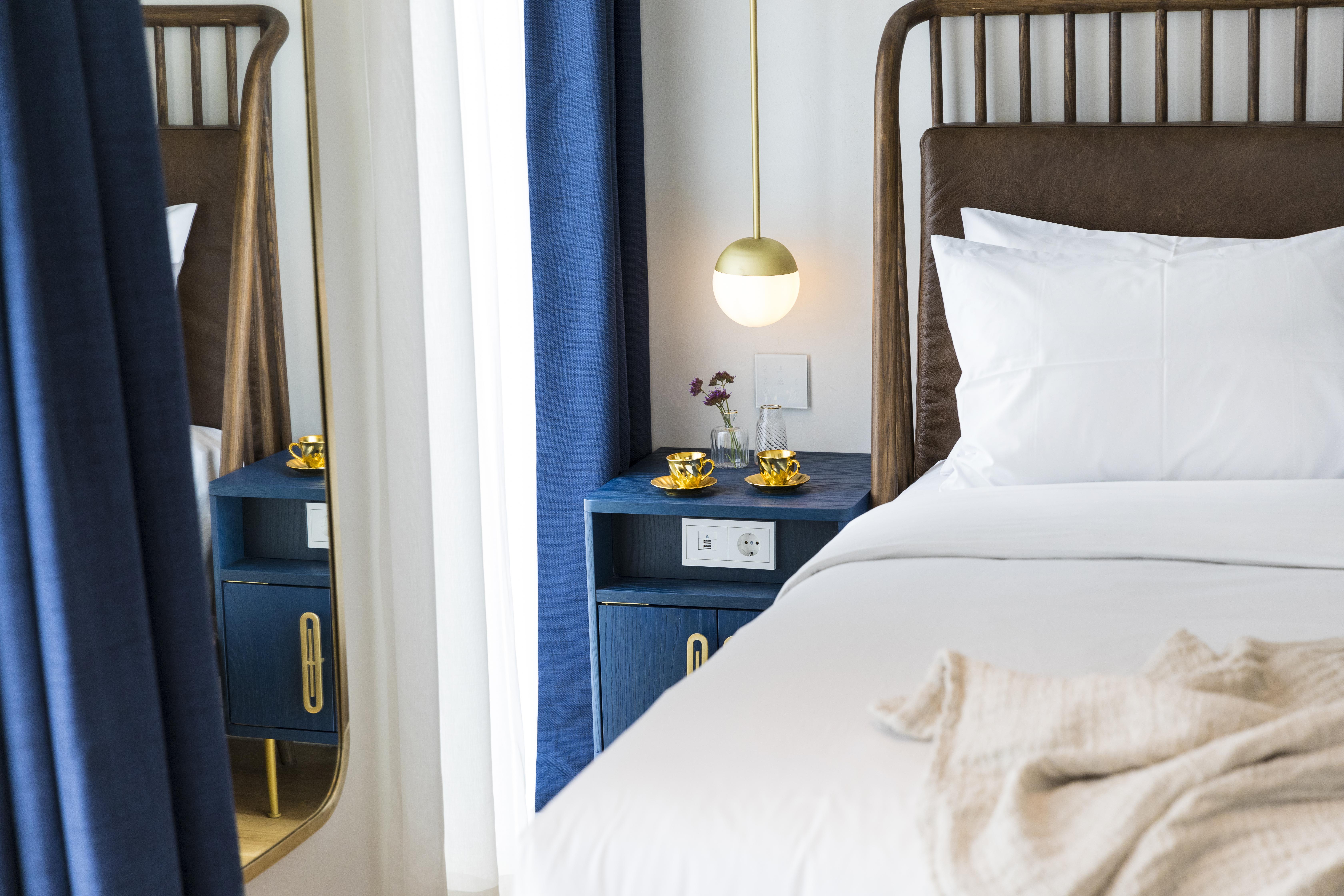 Отель Gatsby Афины Экстерьер фото A bedroom at the hotel